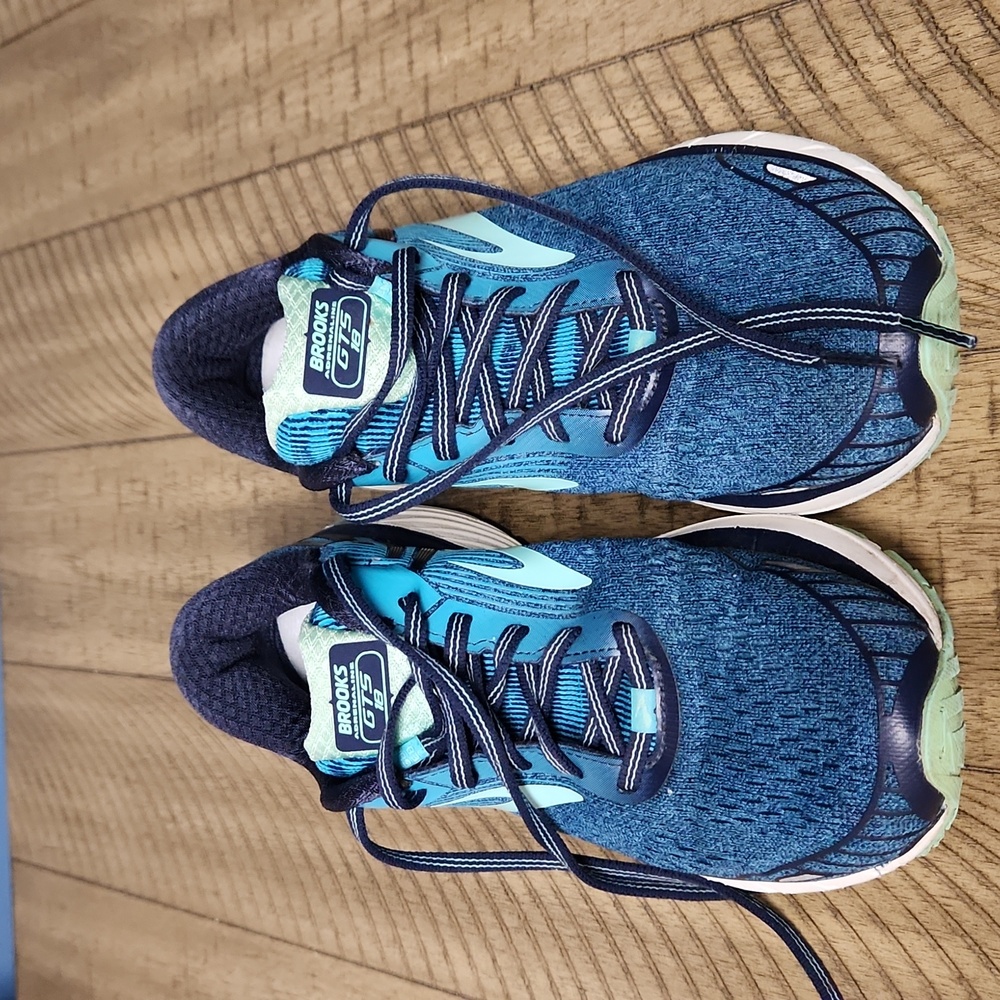 Womens Brooks Adrenaline GTS 18 size 10